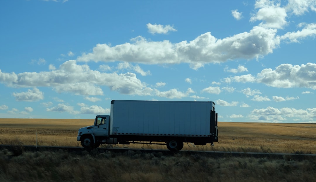 16 Foot Box Truck Rental: How to Choose the Right Size, Payload, and Terms