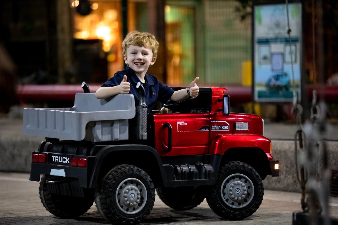 flatbed tow truck