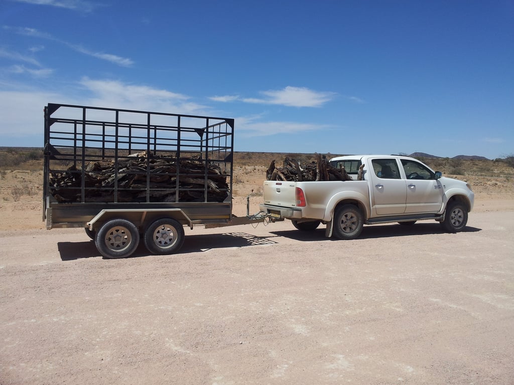 pickup truck towing trailer