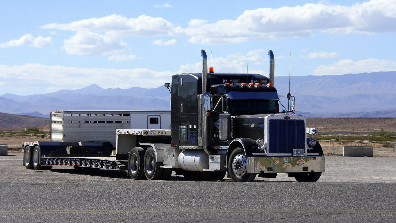 commercial truck repair shop