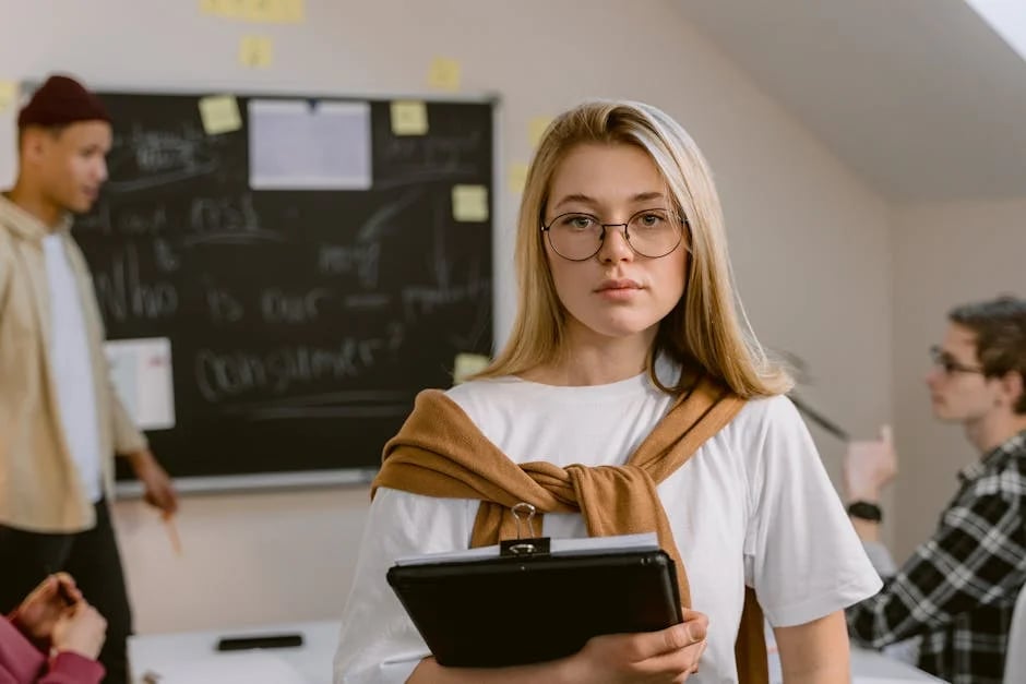 Image describing How to Get a 2026 Summer Course Scholarship Fast?