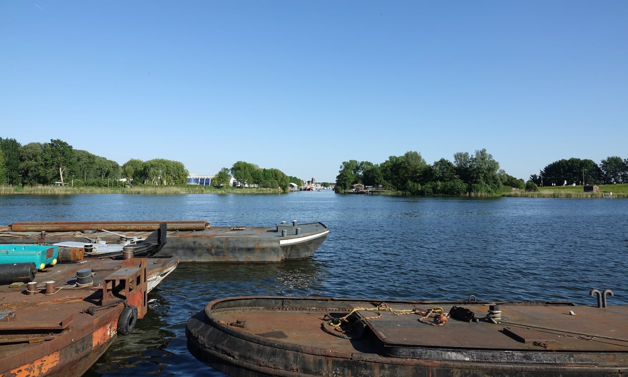 pontoon boat trailer
