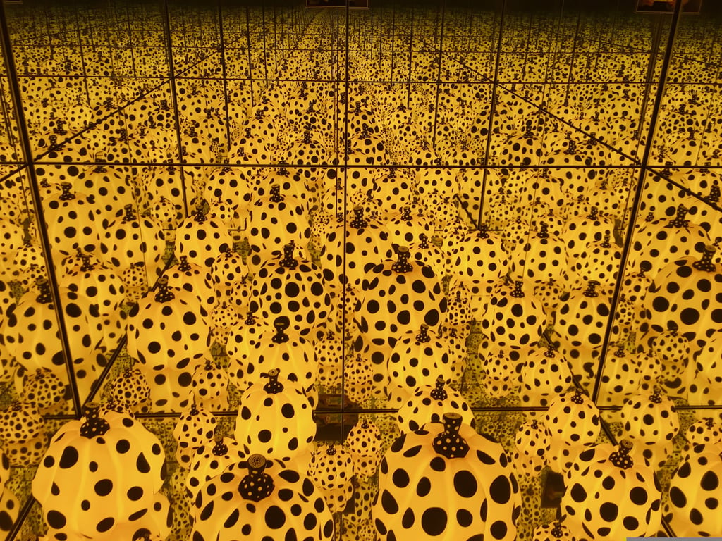 Yayoi Kusama Infinity Mirrored Room