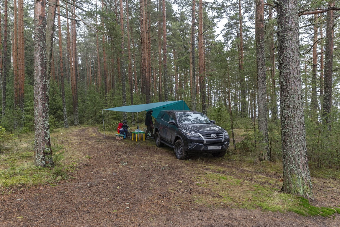 Toyota Tacoma towing trailer