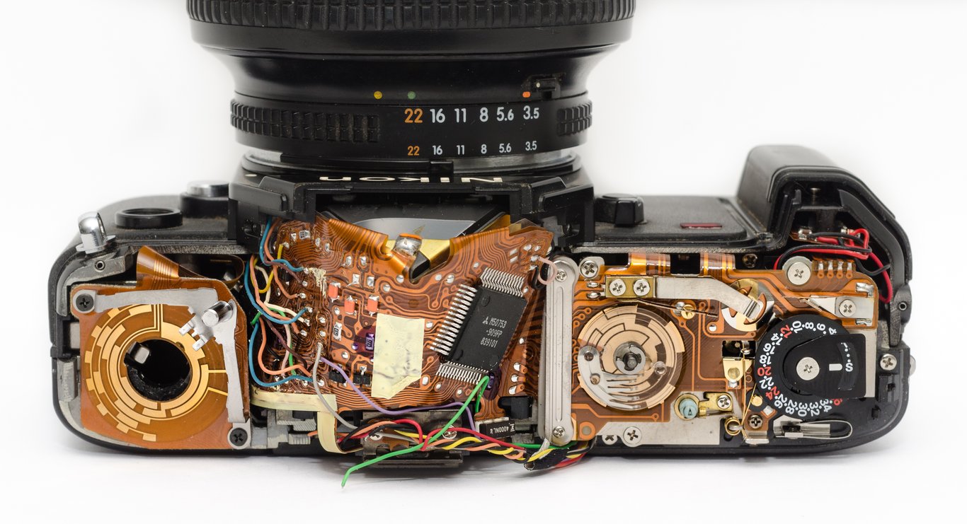 air conditioner repair technician