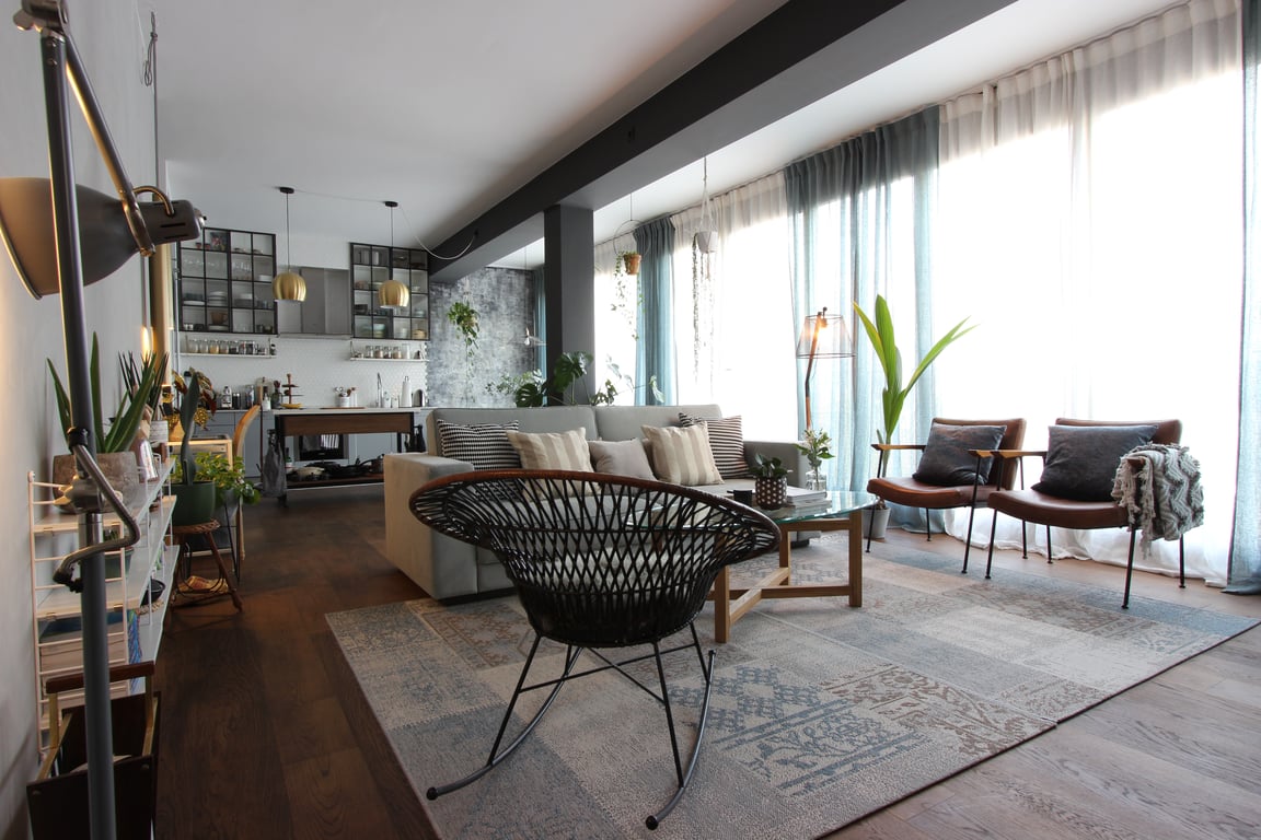 senior living dining room