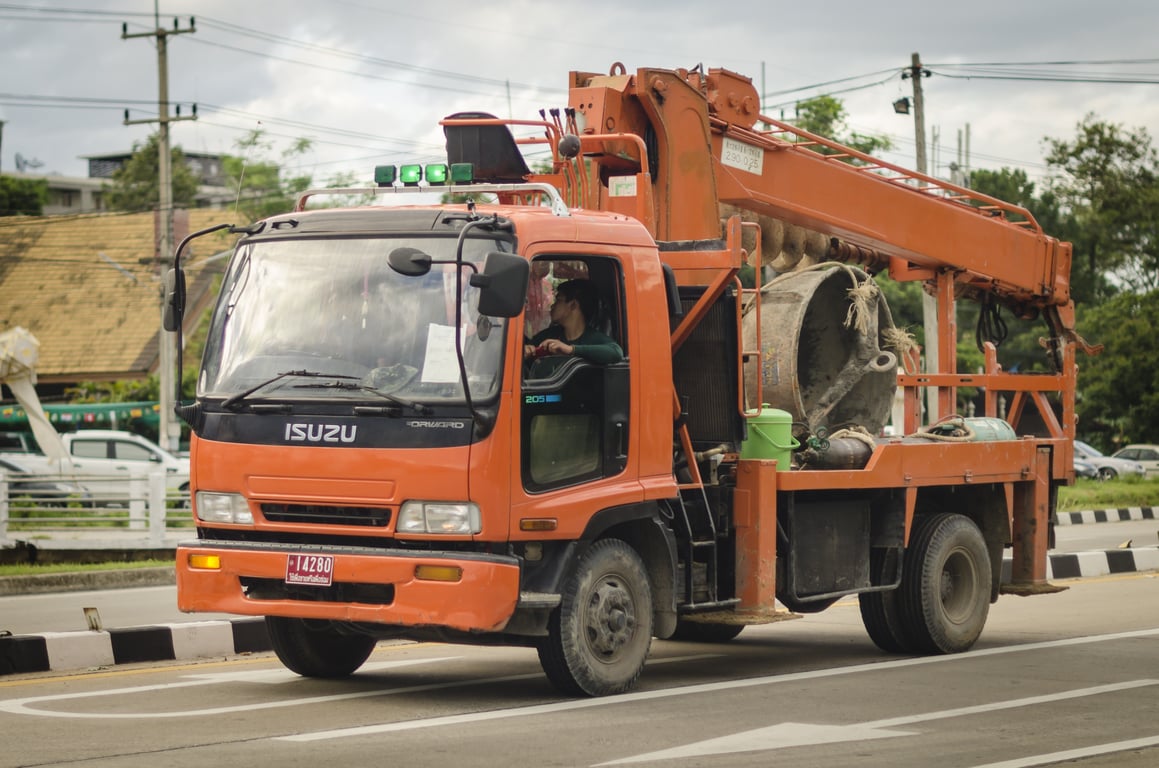 Volvo semi truck service center