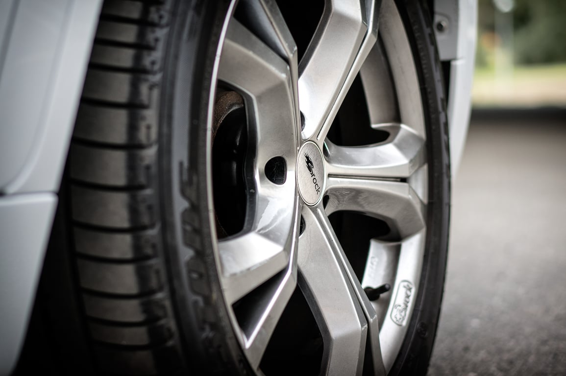 car tire sidewall size