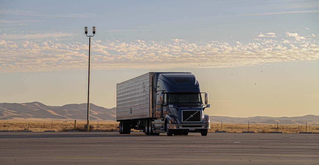 Best Semi Truck to Buy: Choose for Reliability, Fuel Costs, and Uptime