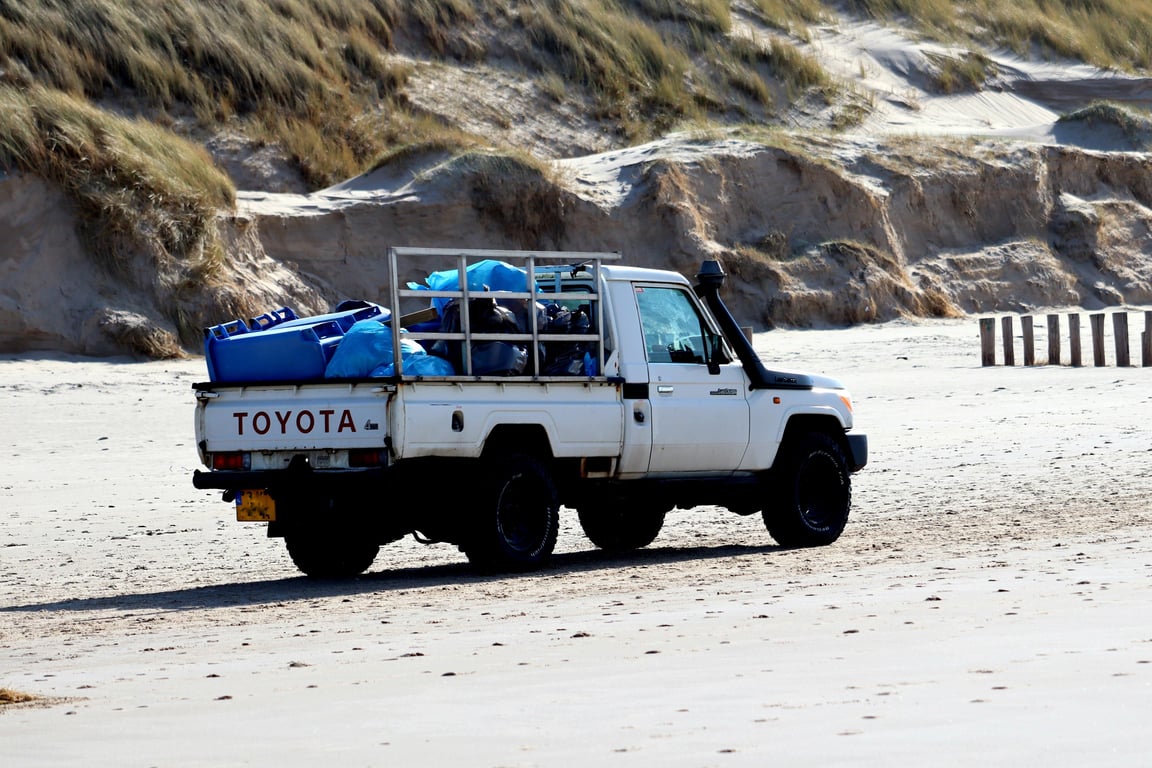 pickup truck towing trailer