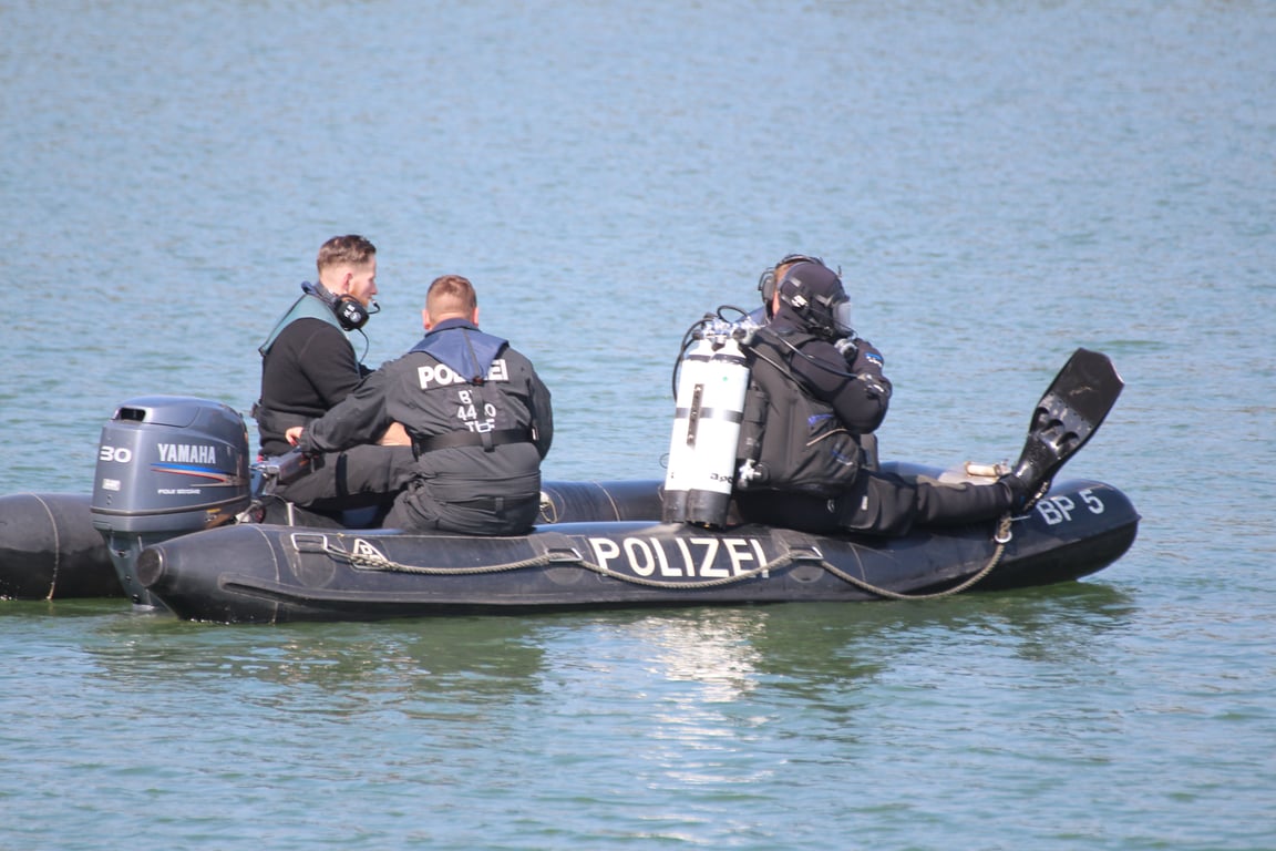 boat chartplotter sonar display
