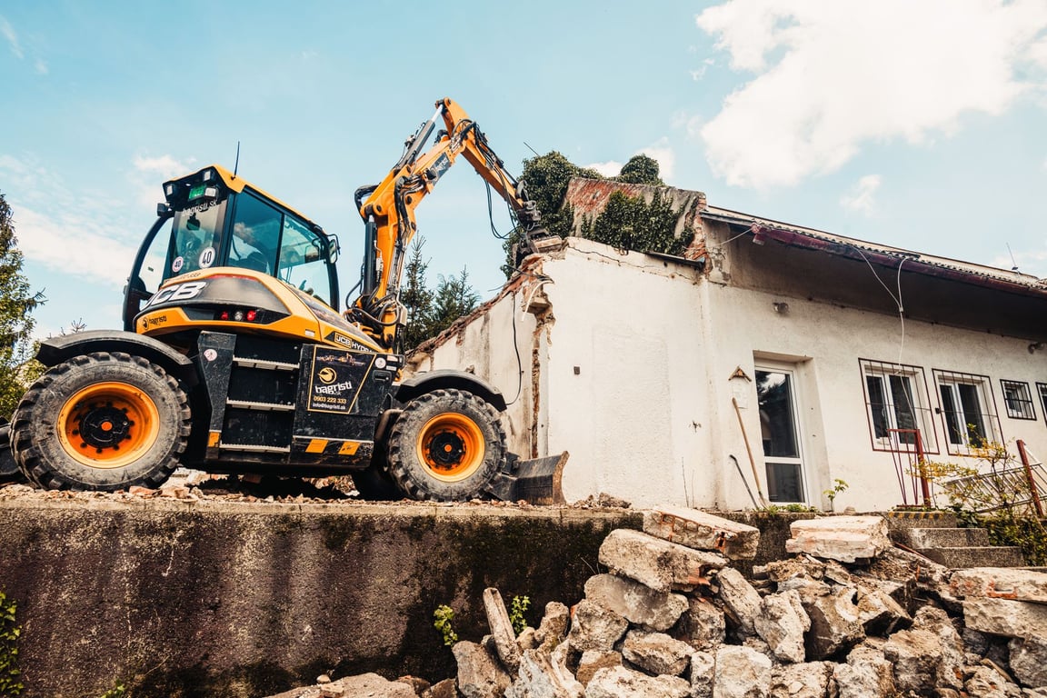 Cat Earthmoving: Choosing the Right Machines for Your Jobsite