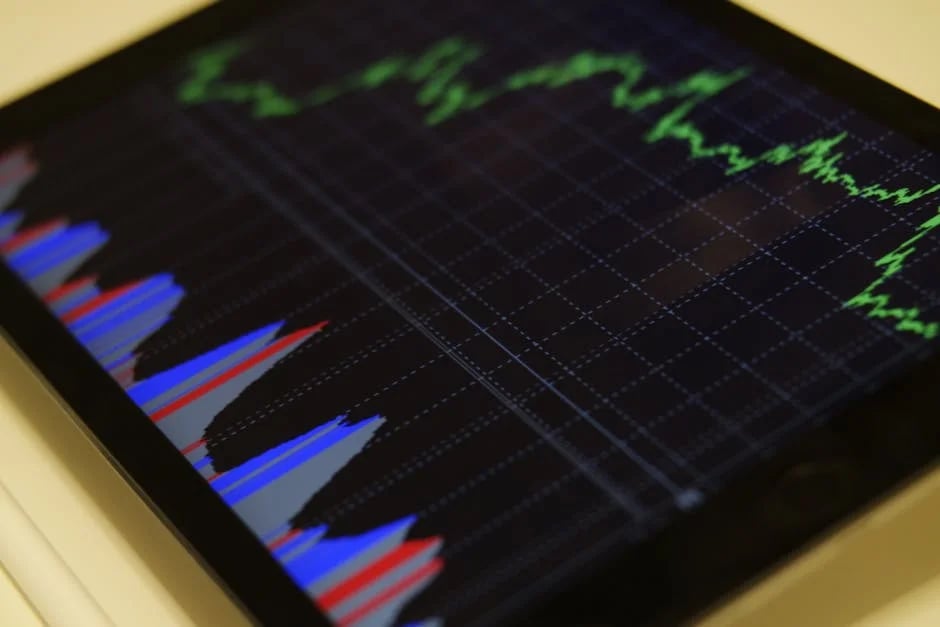Image describing Forex vs. Stocks Which is Best for 2025 Profits?