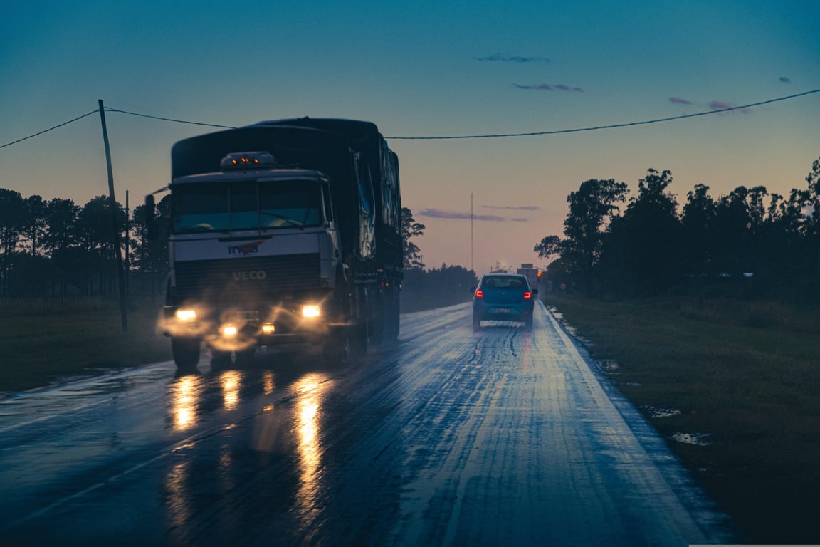 heavy-duty semi truck towing