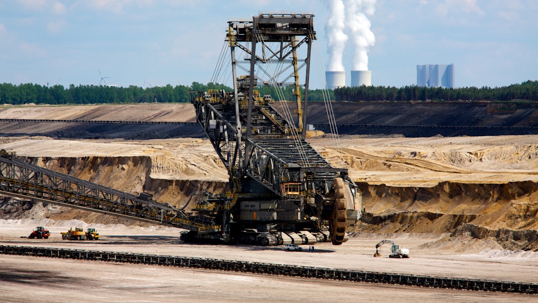 Big Earth Moving Machines: How to Choose Capacity Without Overspending