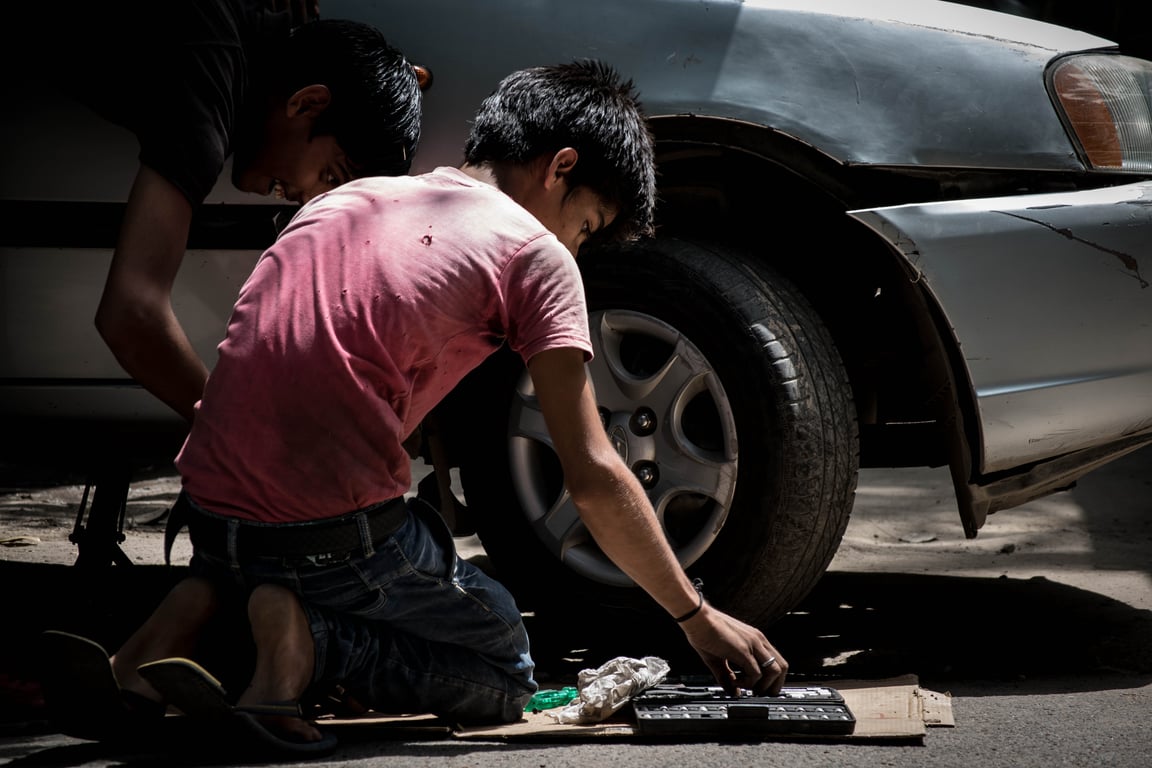 mobile mechanic repairing car