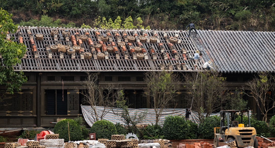 Average Cost to Tear Off and Replace a Roof: What Homeowners Should Budget For