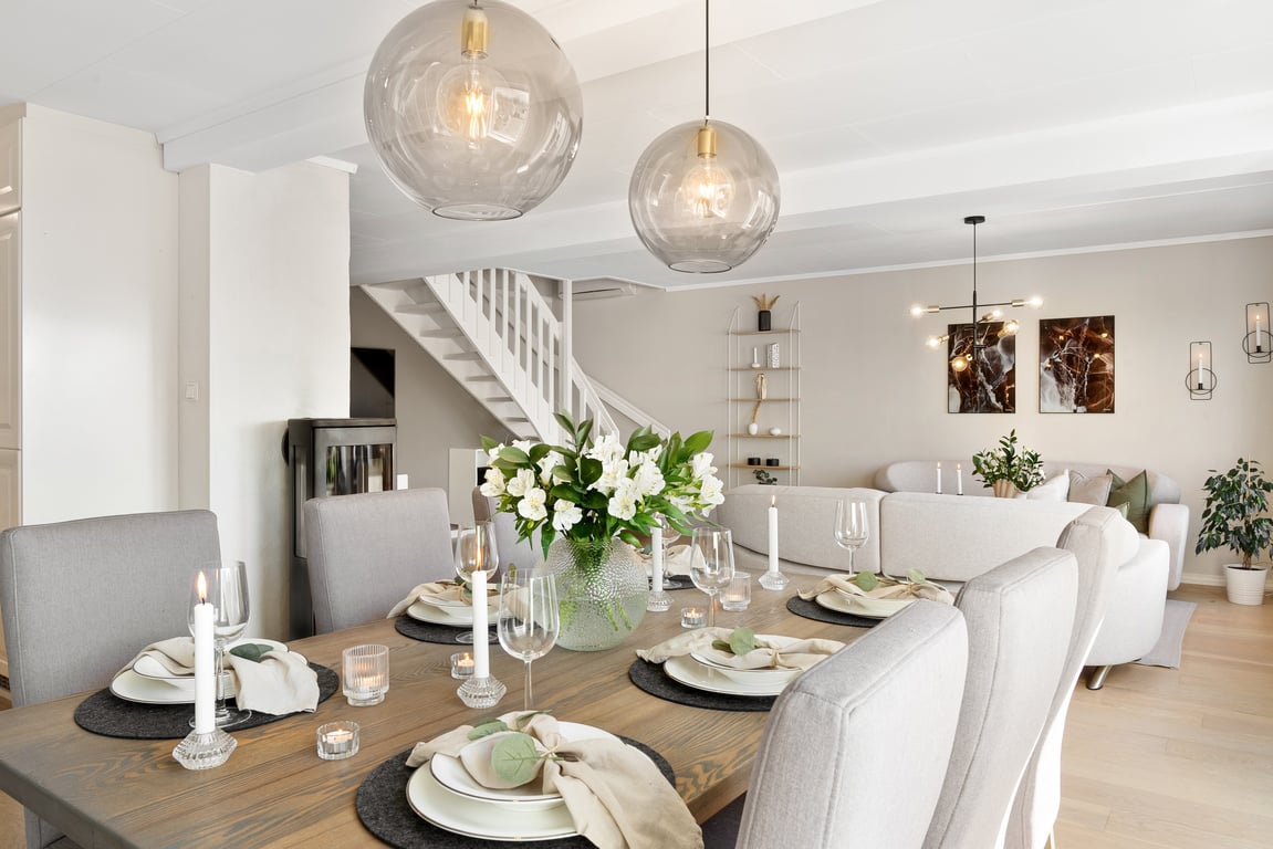 senior living dining room