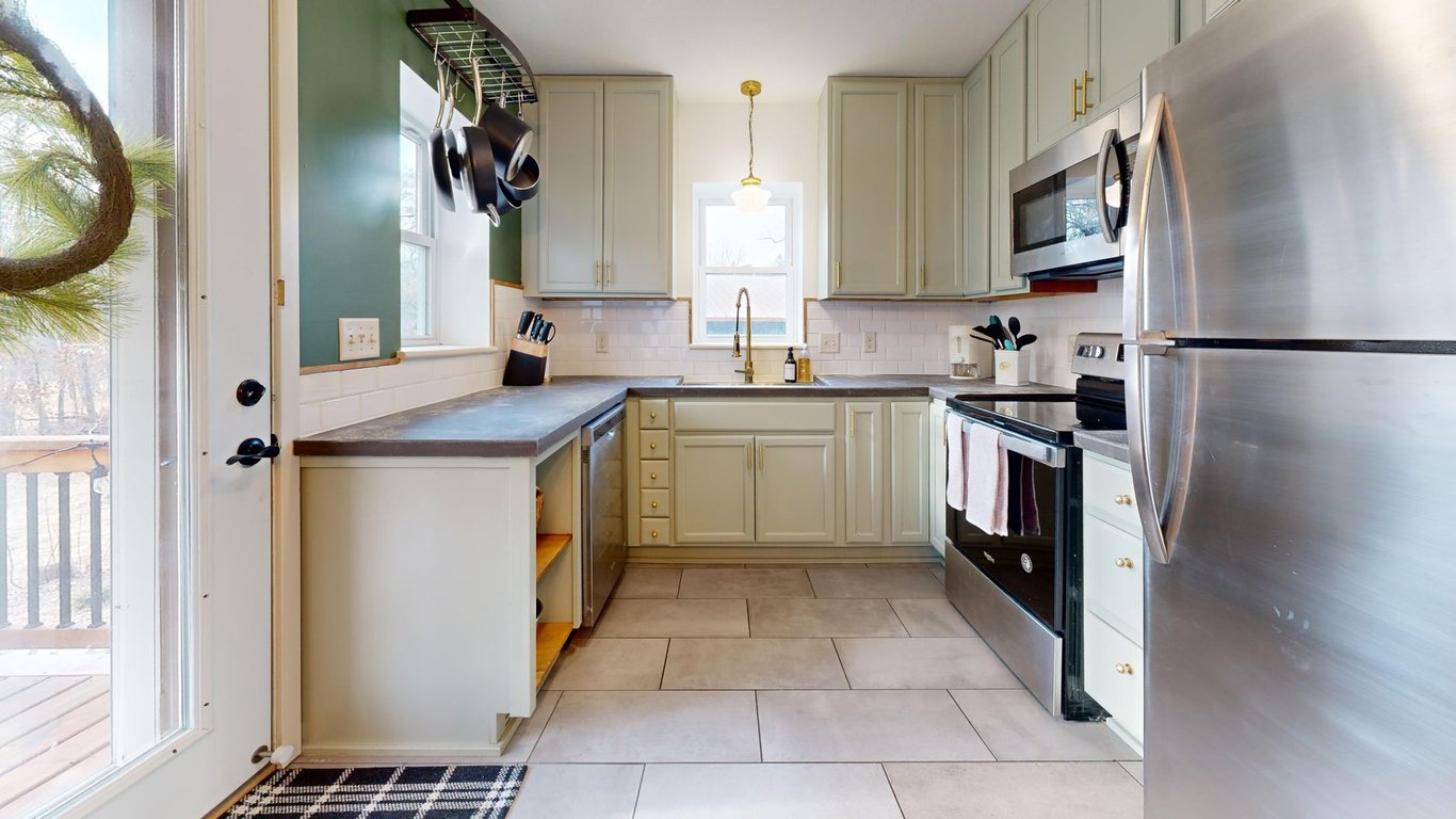 Kitchen Remodeling Contractors Near Me: How to Compare Bids, Credentials, and Fit