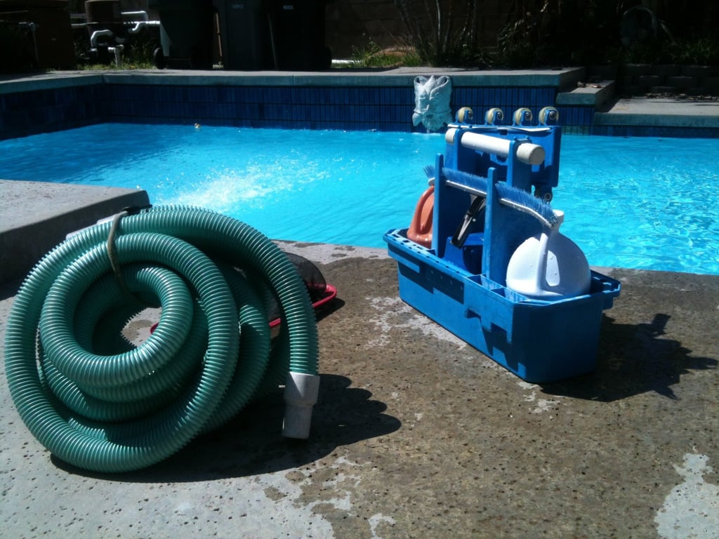 pool cleaning service