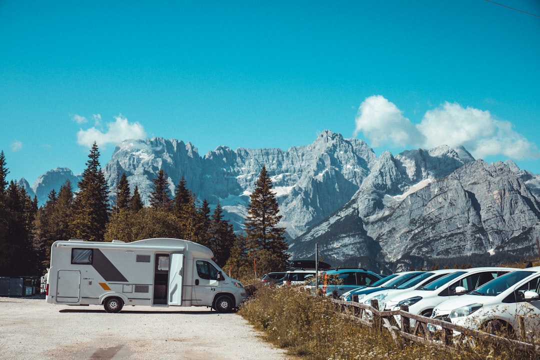 Monthly RV Rentals Near Me: Compare Costs, Terms, and Travel Trailer Options