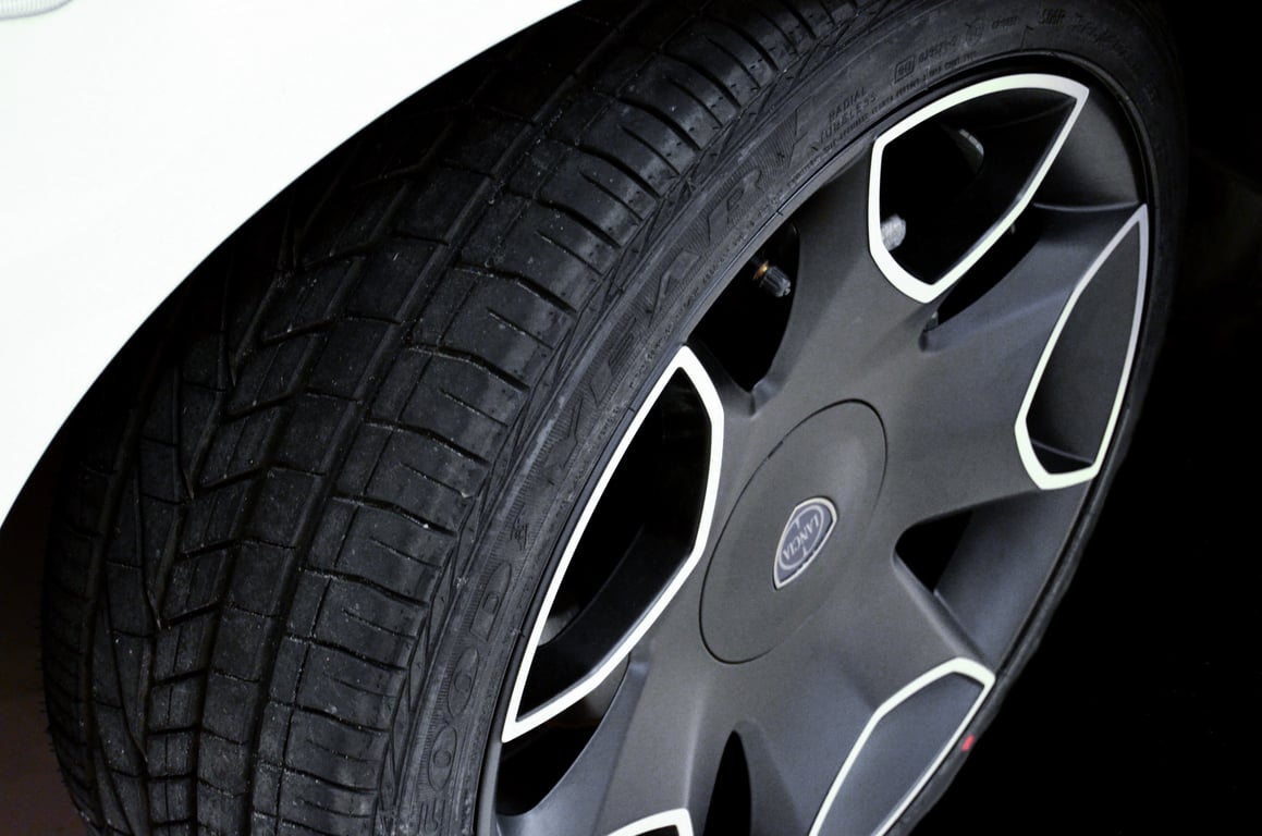 tire shop wheel alignment