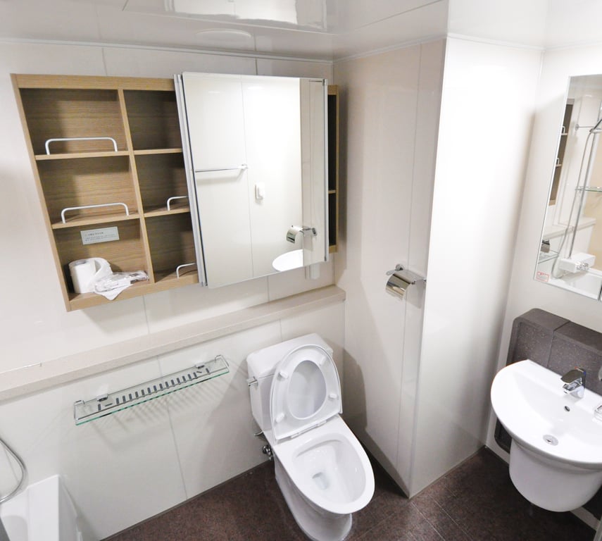 commercial restroom fixtures