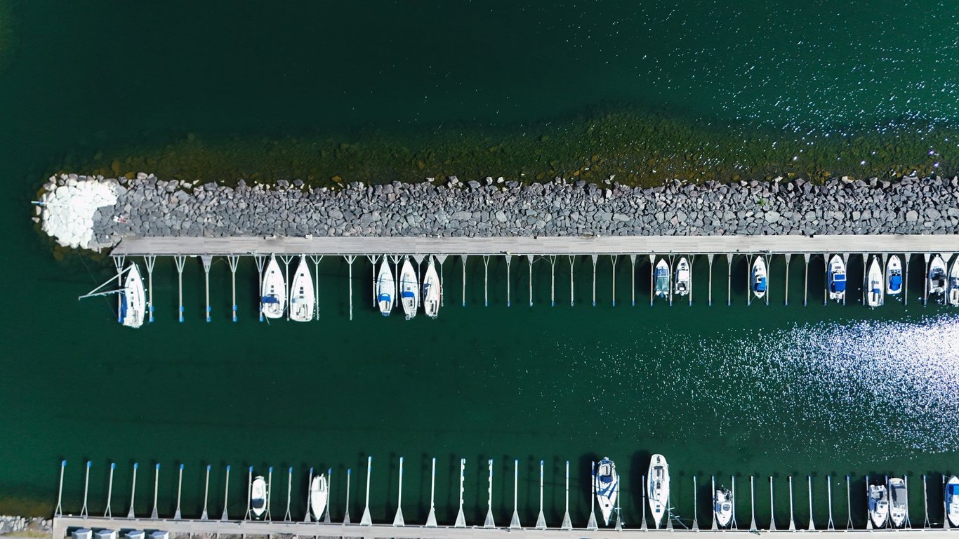 Best Fishing Pontoon Boats: What to Prioritize Before You Buy