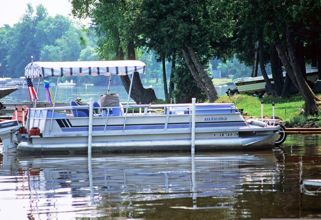 pontoon boat marina