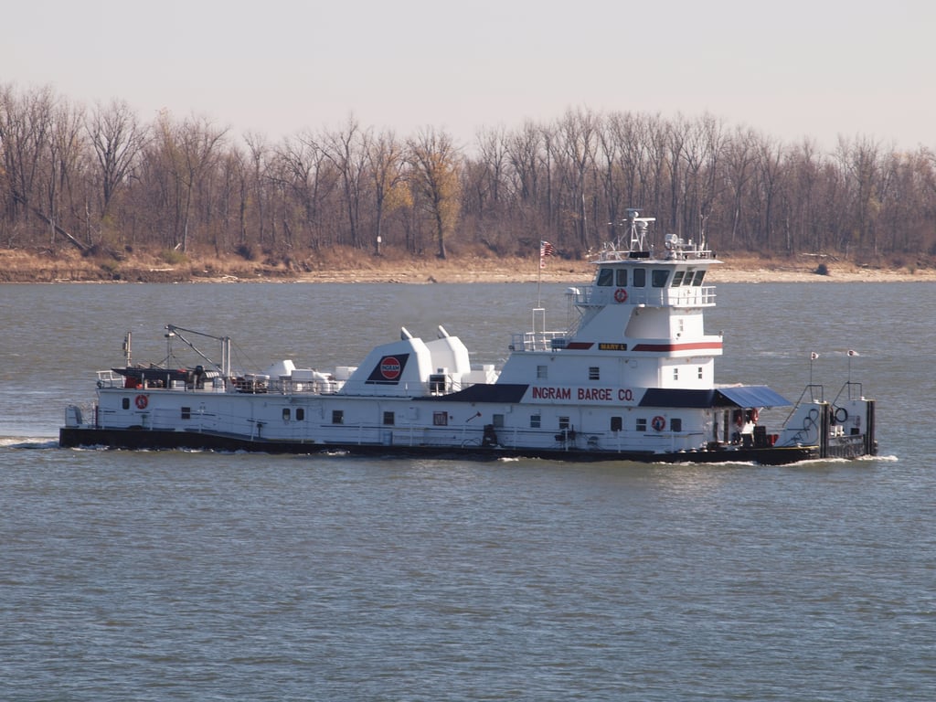 tugboat towing vessel