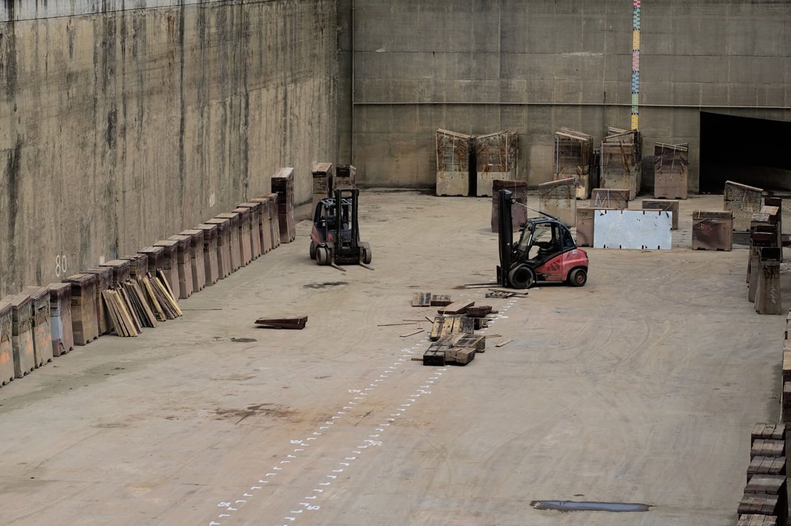 Non Marking Tires for Forklifts: Protect Floors Without Compromising Fitment