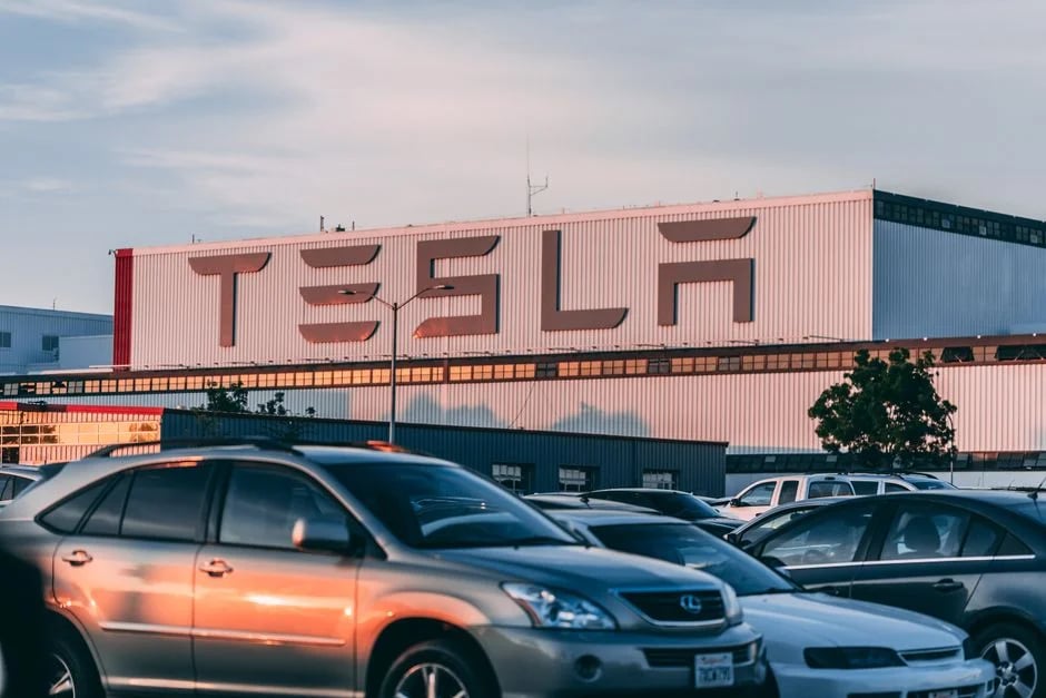 Image describing Top 7 Best Tesla Competitors in 2026 Who Wins Now?