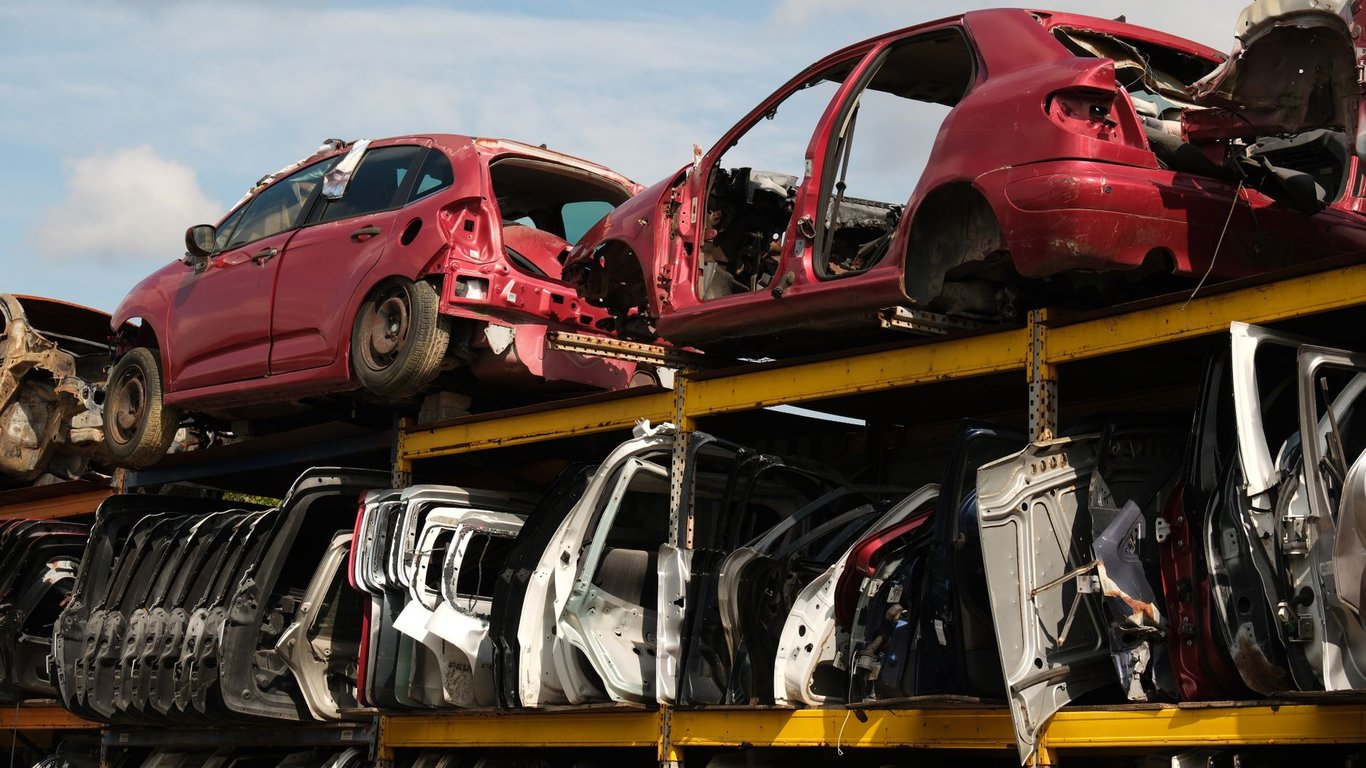 OEM vs. Aftermarket Auto Parts: How to Choose the Right Fit for Your Car