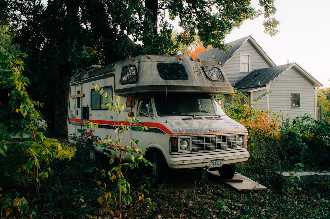 How to Level a Camper on Blocks Safely: A Step-by-Step Setup Guide