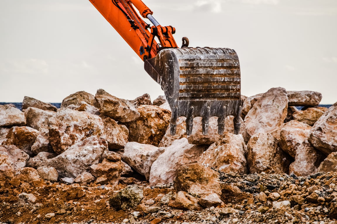excavator hydraulic maintenance