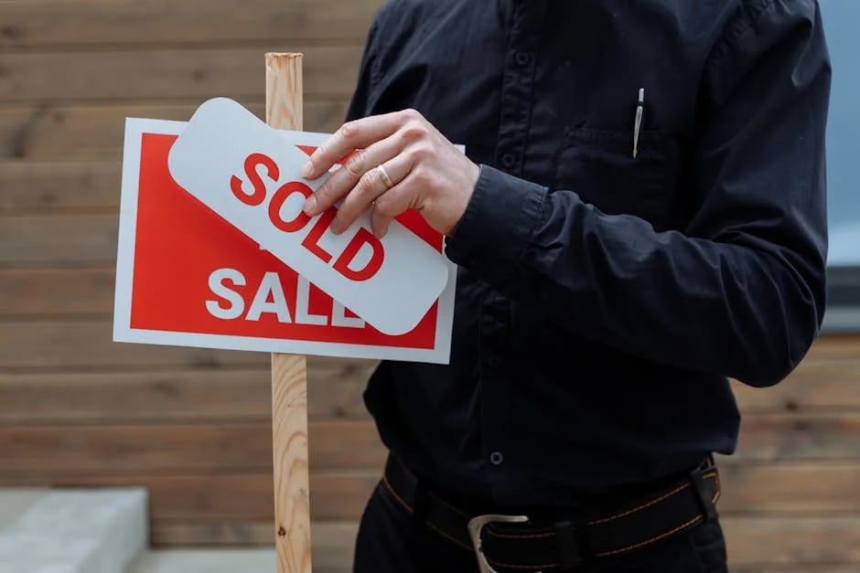 Image describing Top 10 Best Commercial Real Estate Deals in 2025!