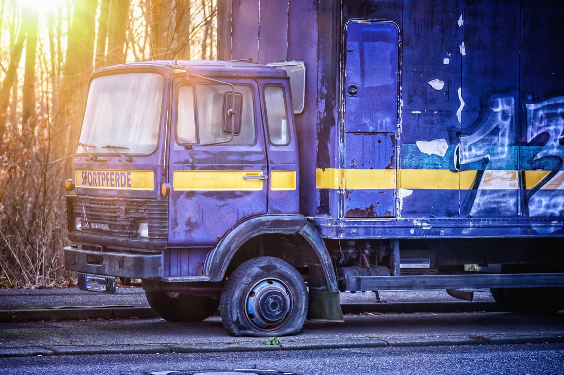 trailer flat tire roadside