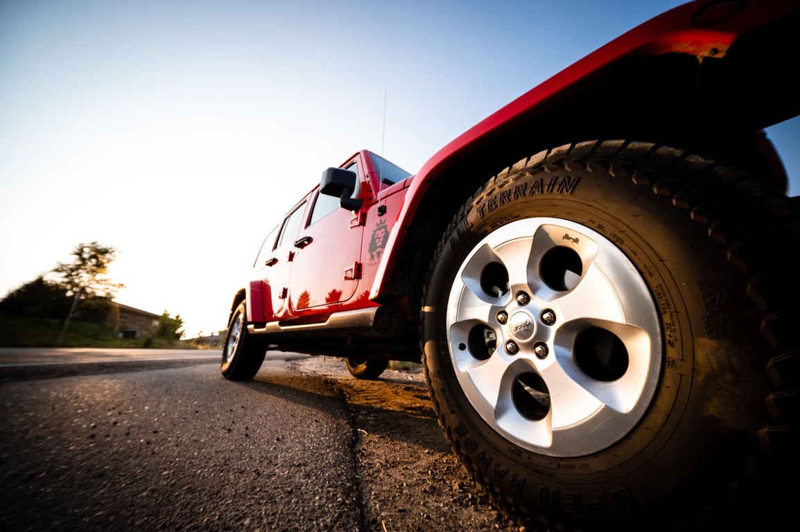 Les Schwab Oil Change: What Tire Customers Should Know Before Booking Service