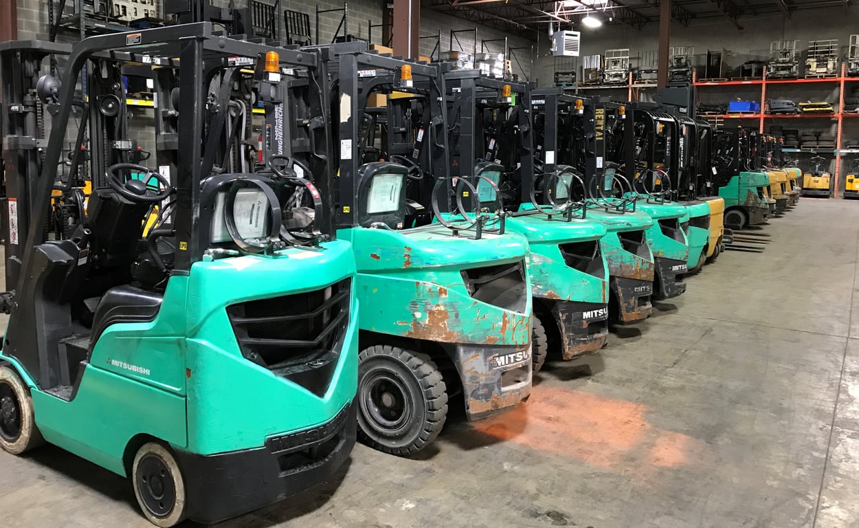 warehouse pallet racking forklift