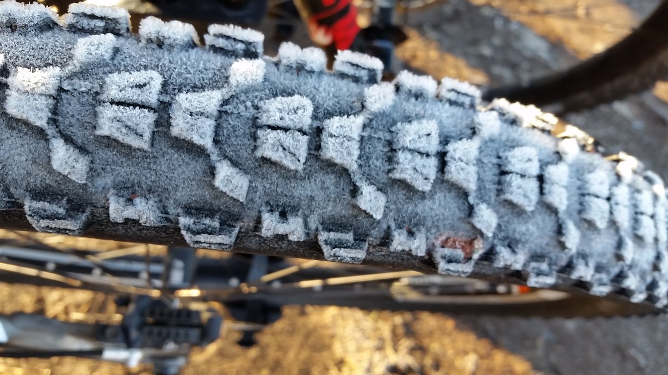 winter tire tread snowflake symbol