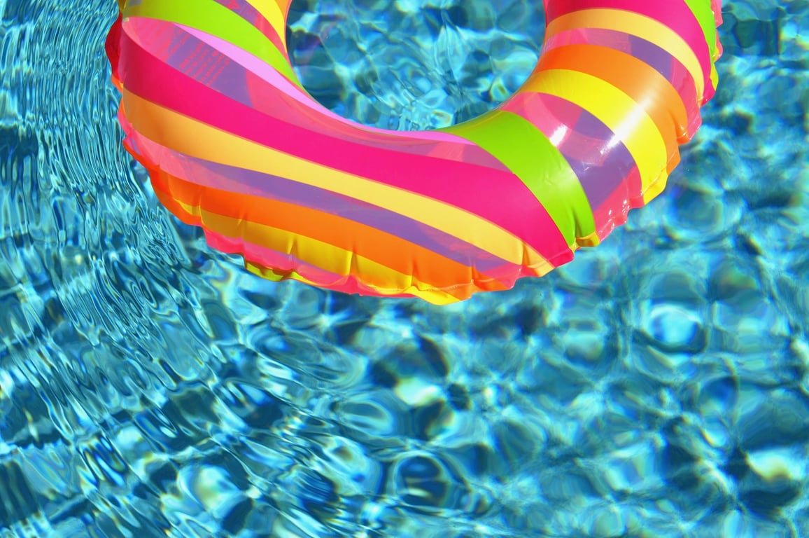 swimming pool cleaning service