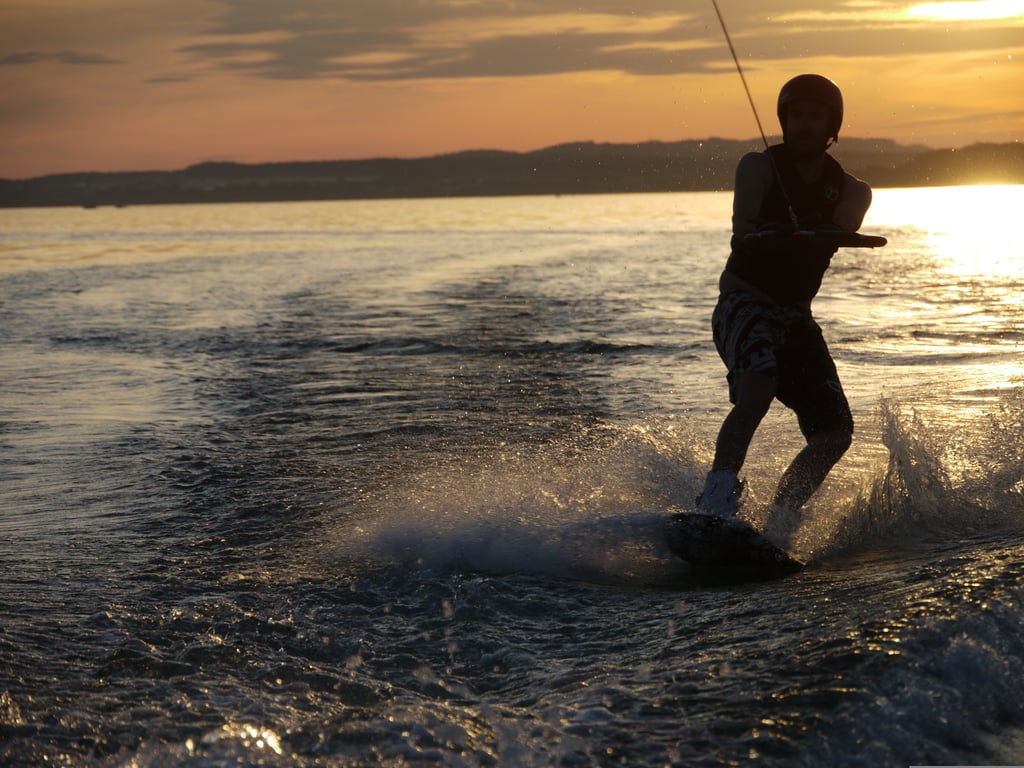 wakeboard boat