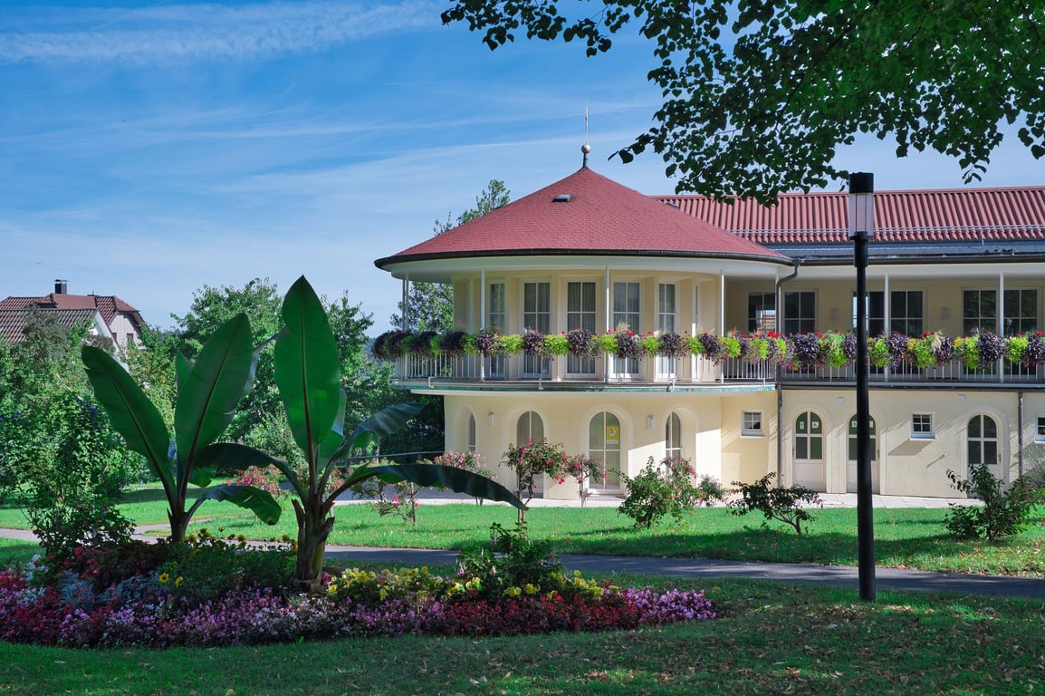 Assisted Living Homes Near Me: How to Compare Care, Cost, and Comfort
