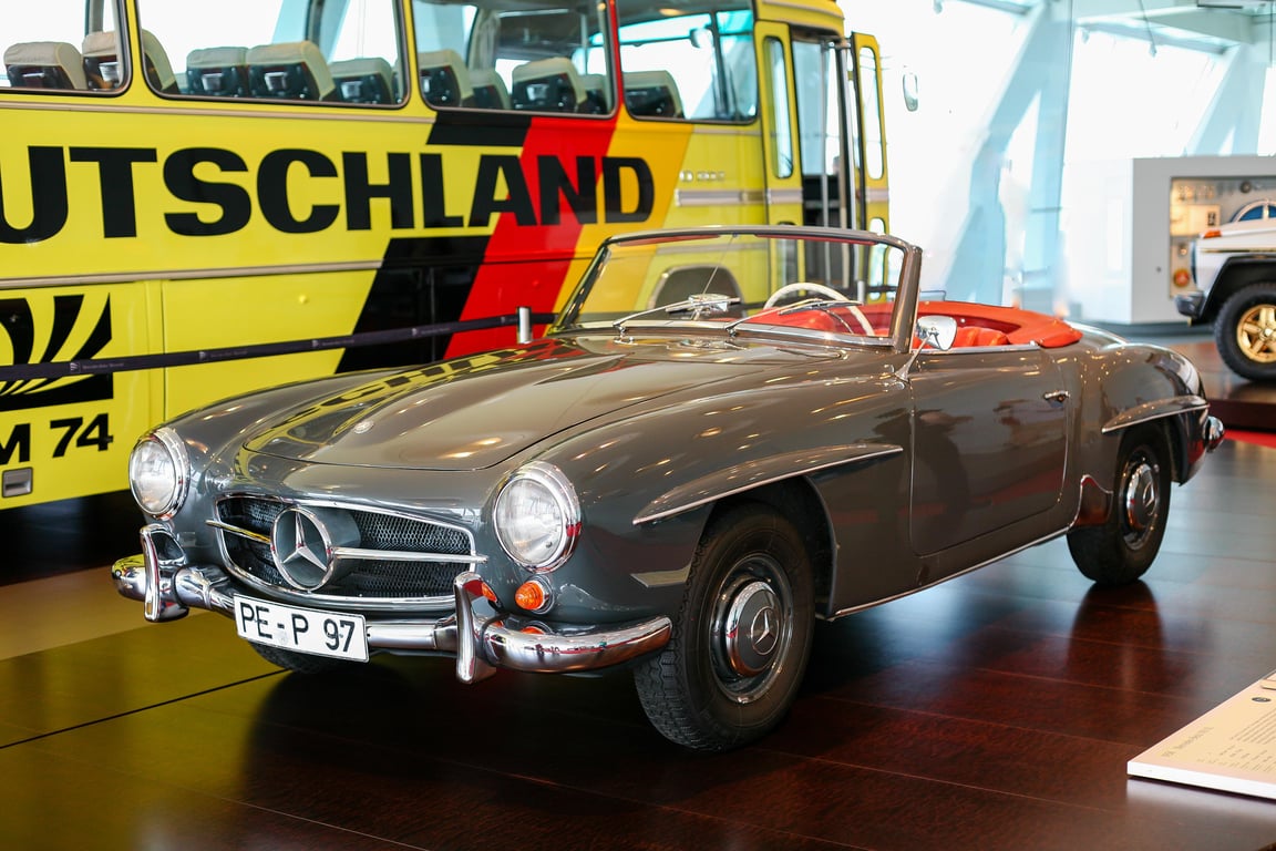 Mercedes-Benz service center