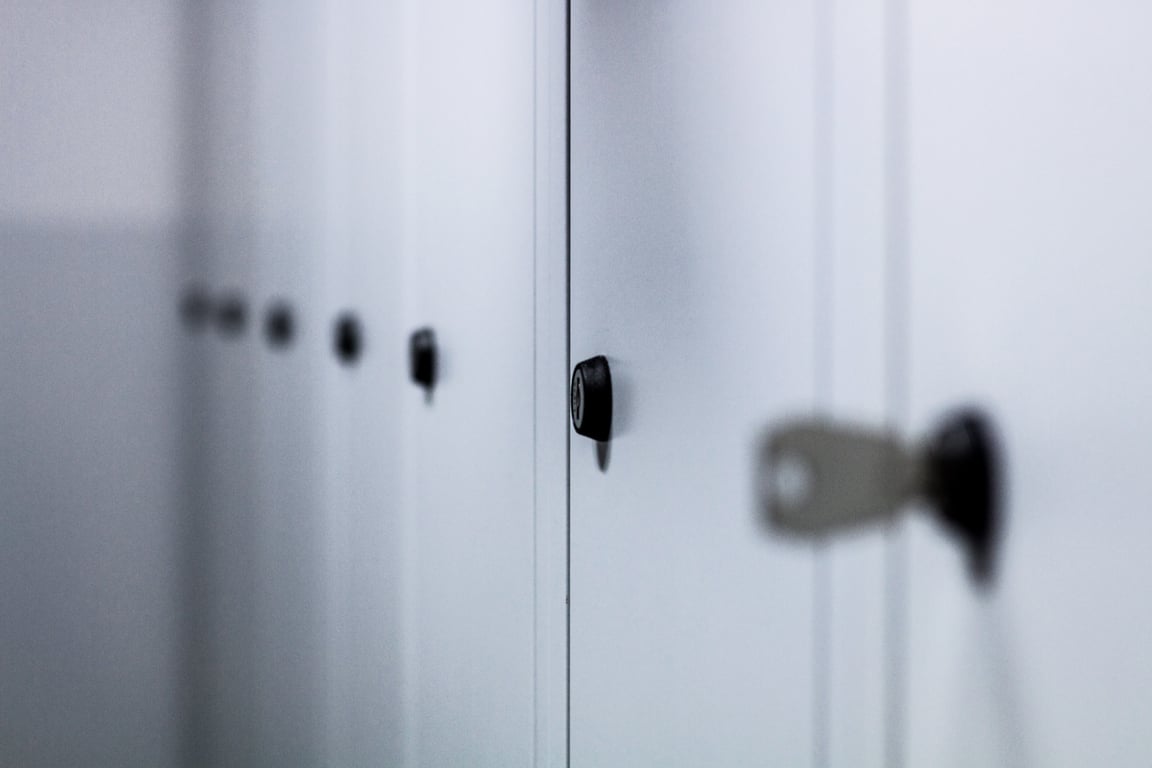 organized garage storage cabinets