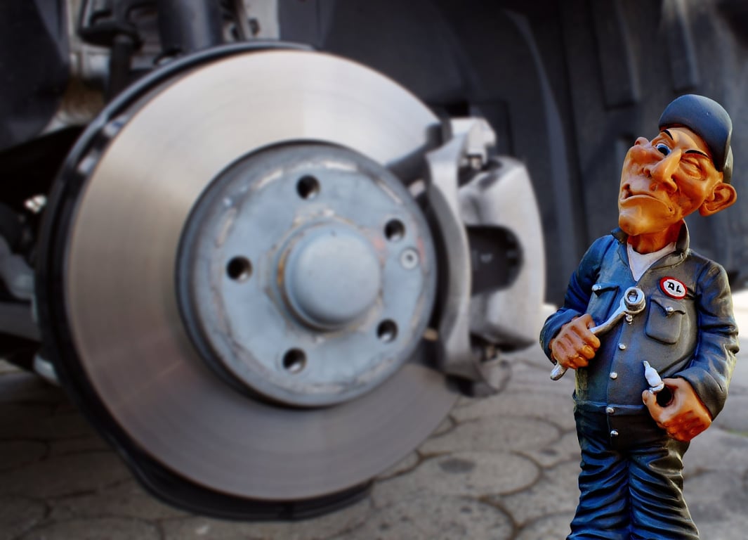car brake repair mechanic
