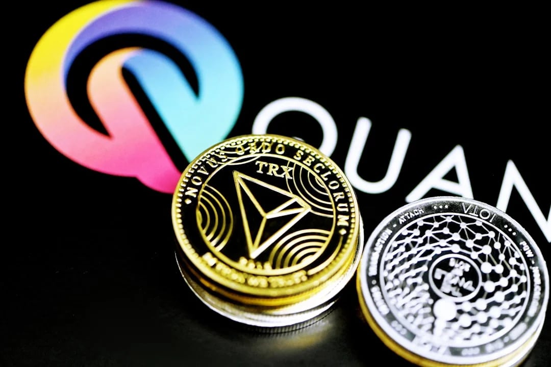 لافتة ترحيبية عند مدخل التجاري وفا بنك تشير إلى خدمات فتح الحسابات البنكية