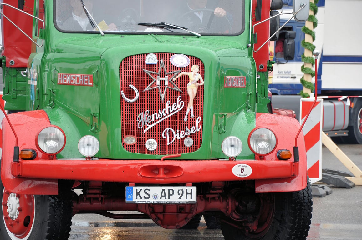 commercial truck repair shop