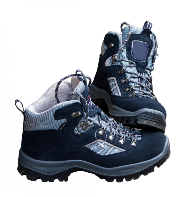 hiking boots fitting