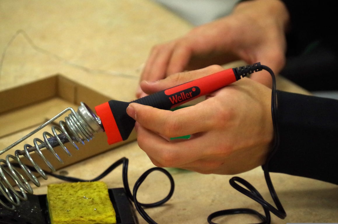 air conditioner repair technician